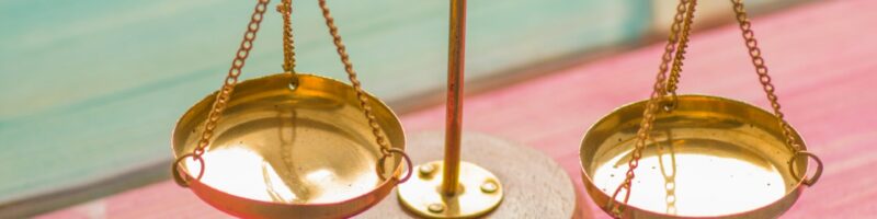 gold and silver round frame magnifying glass